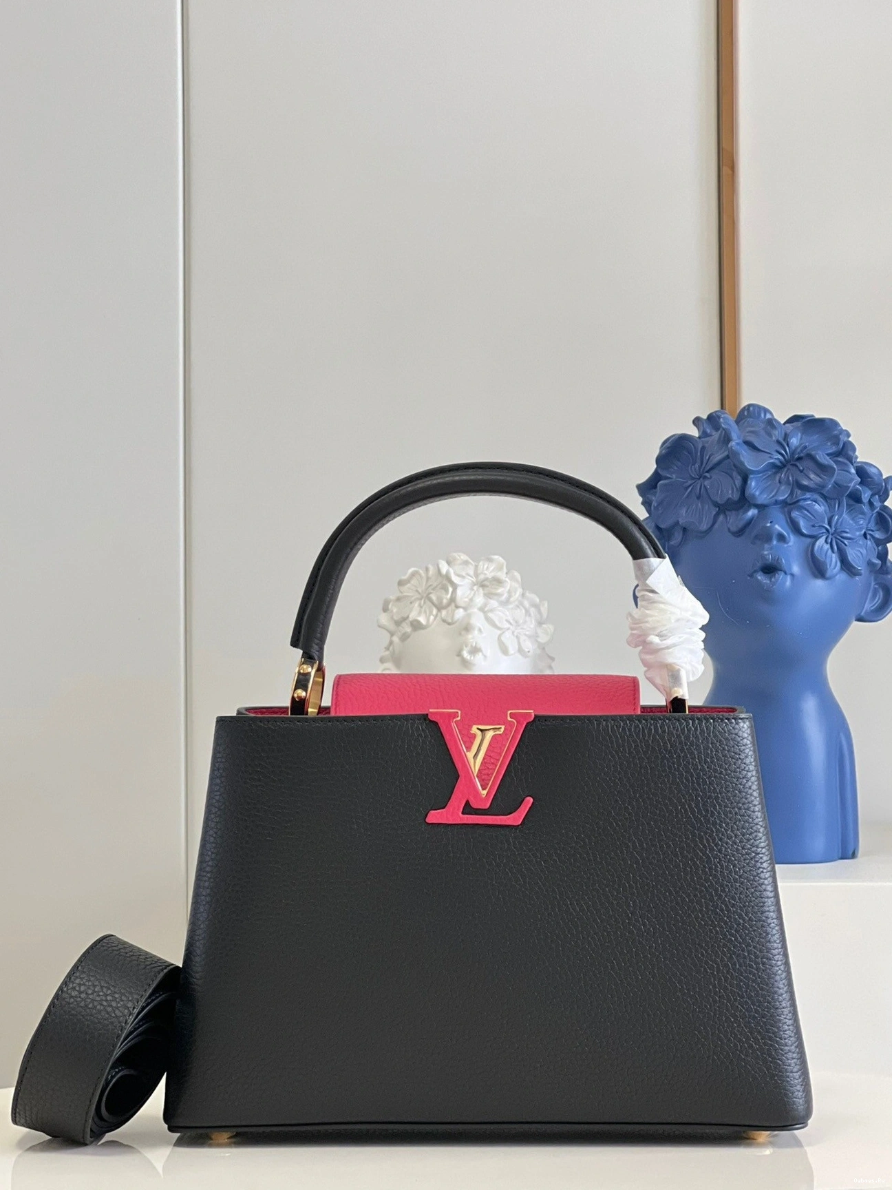 MM Louis Vuitton CAPUCINES 0331